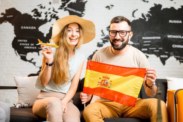 España: Buscador con 500 becas para estudiantes latinos